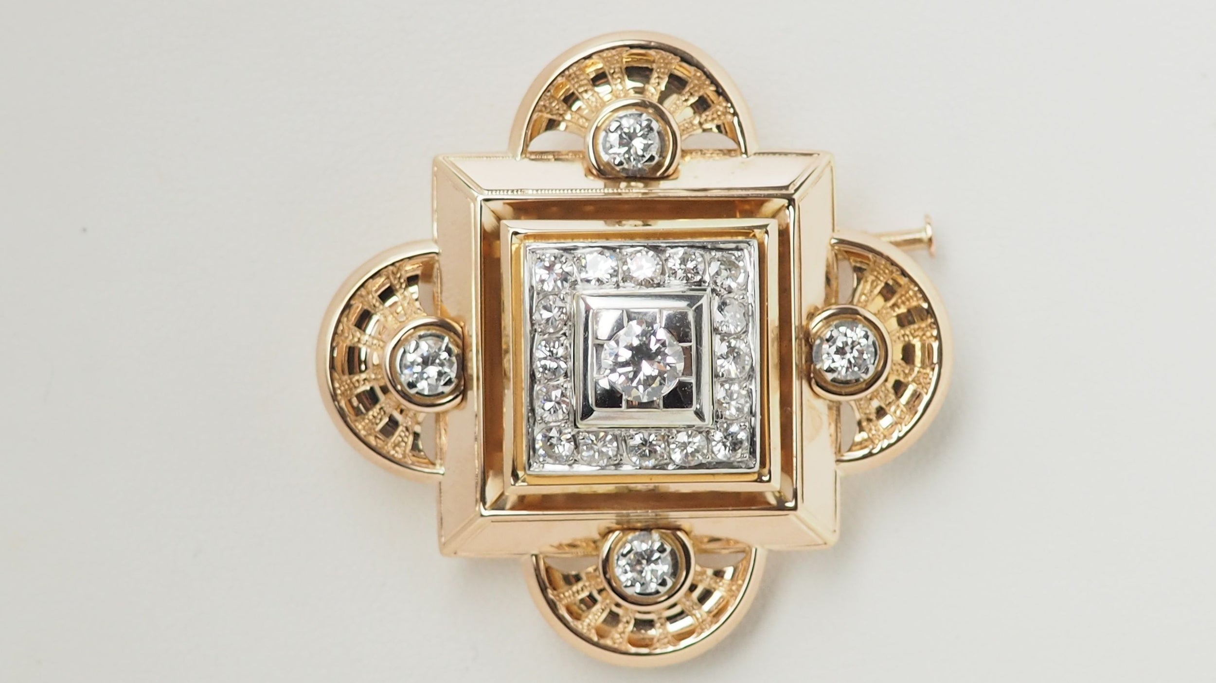 Broche pendentif ancienne en or jaune et diamants