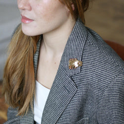 Broche BOUCHERON clip en or rose et rubis