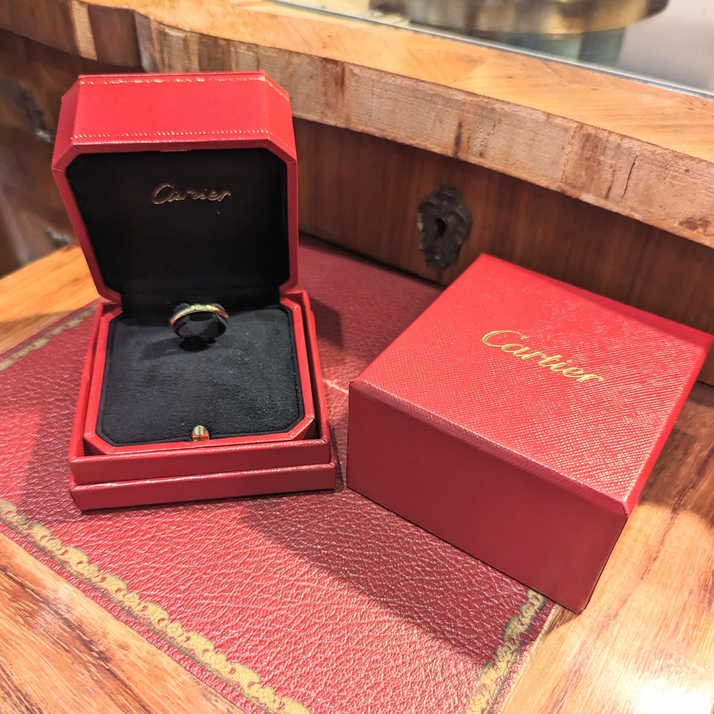 Cartier 1895 wedding ring in yellow gold