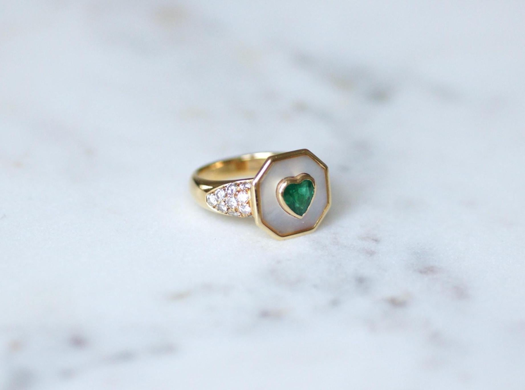 Ring Emerald Heart diamonds and Mother of Pearl on Yellow Gold