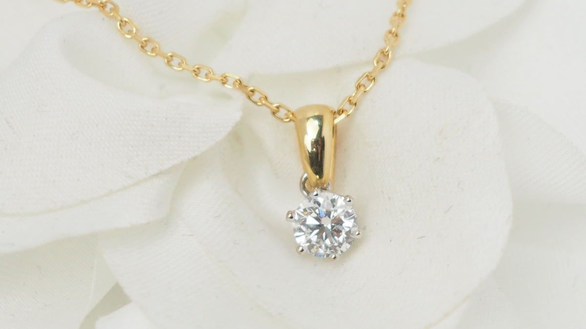 Collier soliatire en or jaune et diamants