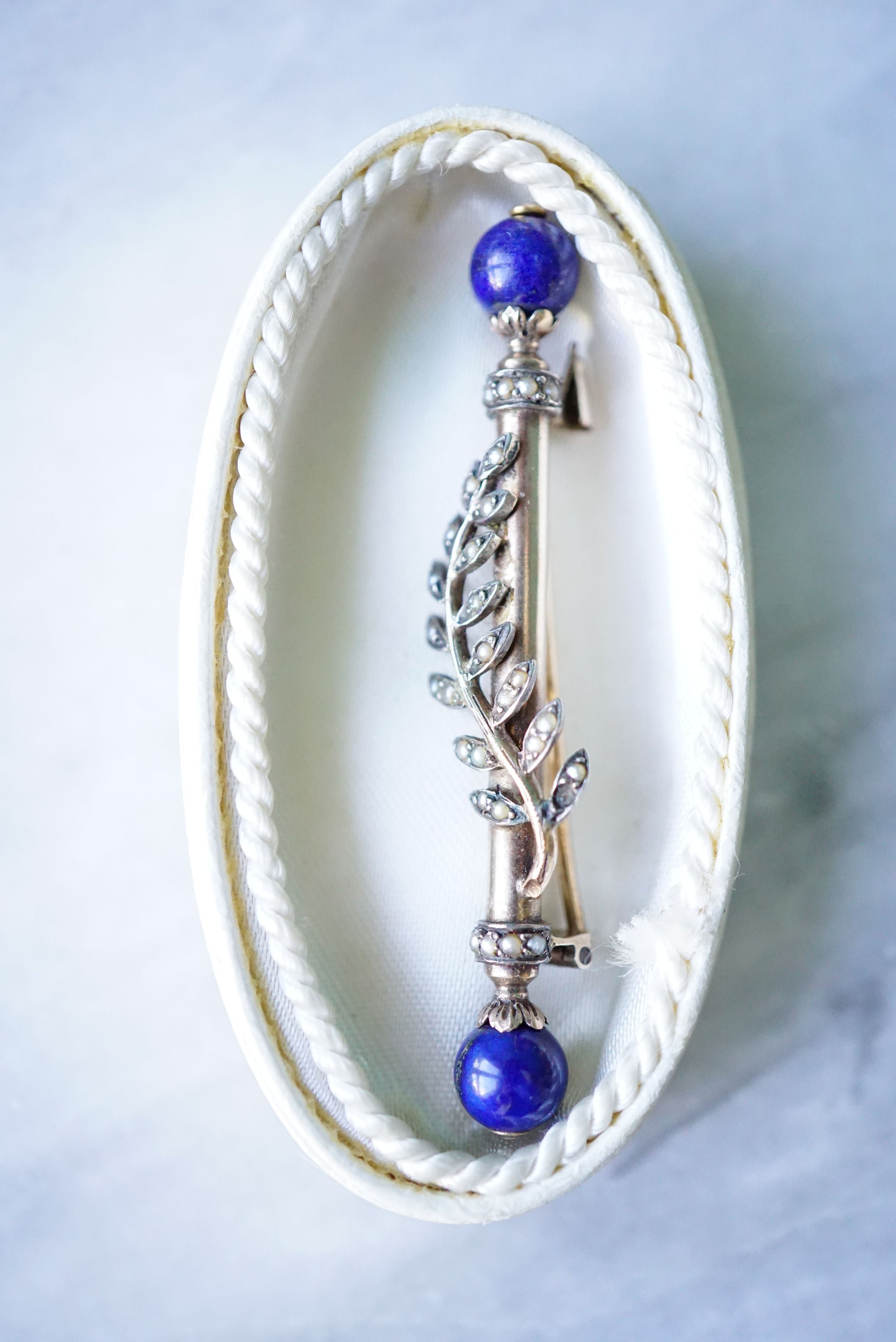 Broche or rose perles lapis lazuli