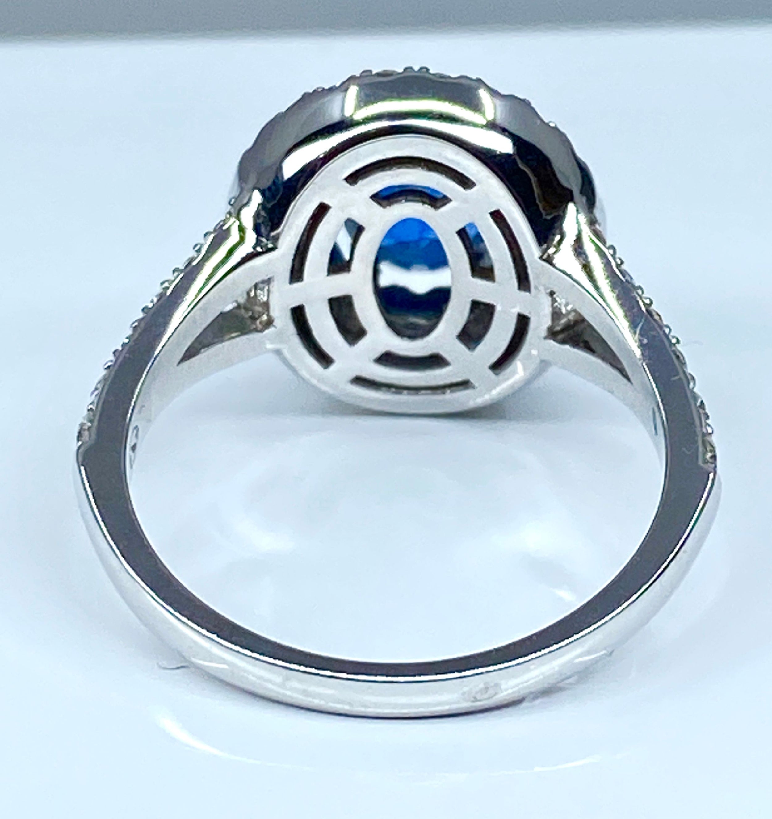 18k white gold sapphire and diamond ring