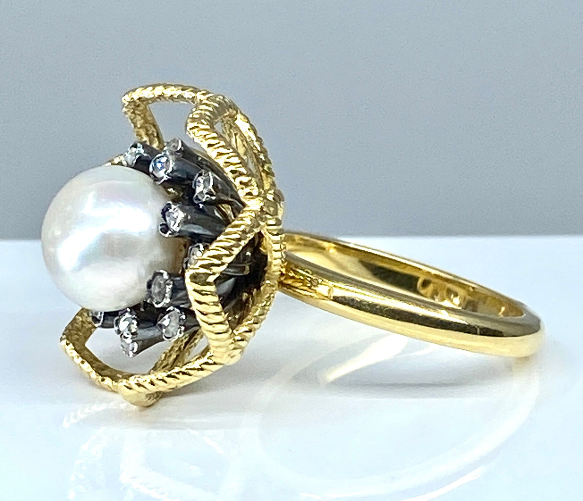 Cocktail Ring in 18 carat yellow gold and silver, fine pearls and diamonds
