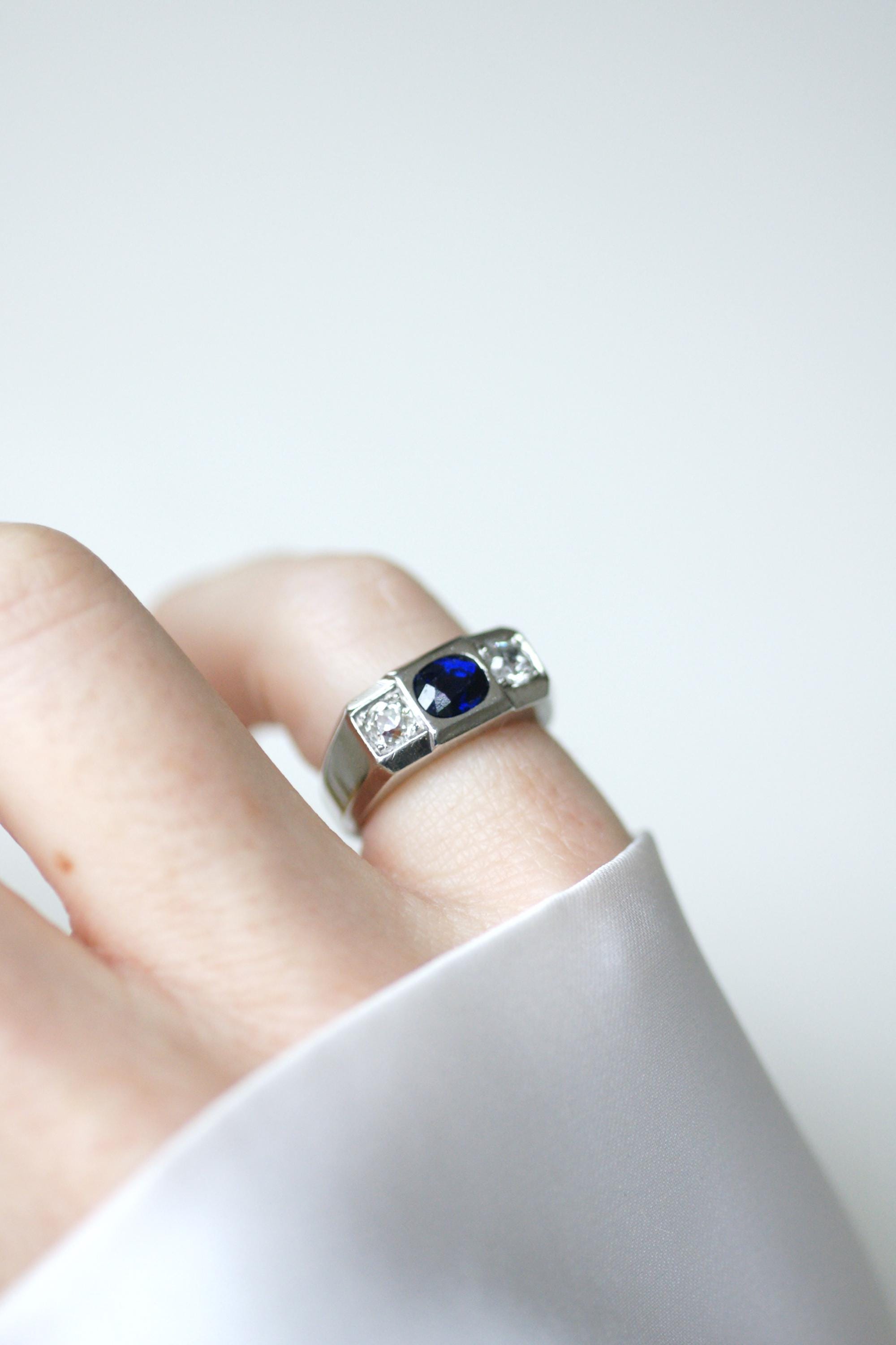 Louis Heissler Ring Chevalière Art Deco Saphir Non Chauffé and diamonds on Platinum