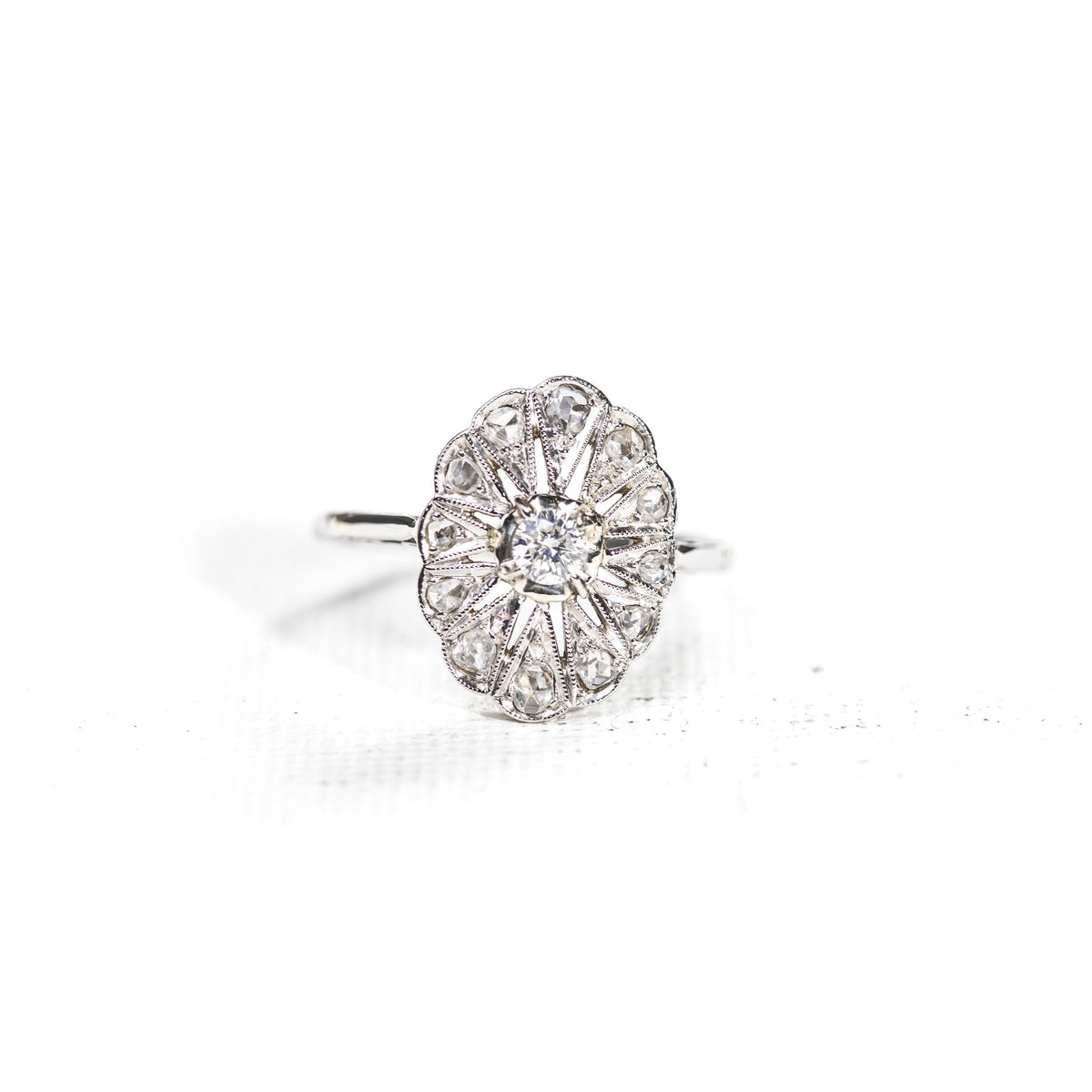 Antique daisy ring in diamonds and white gold