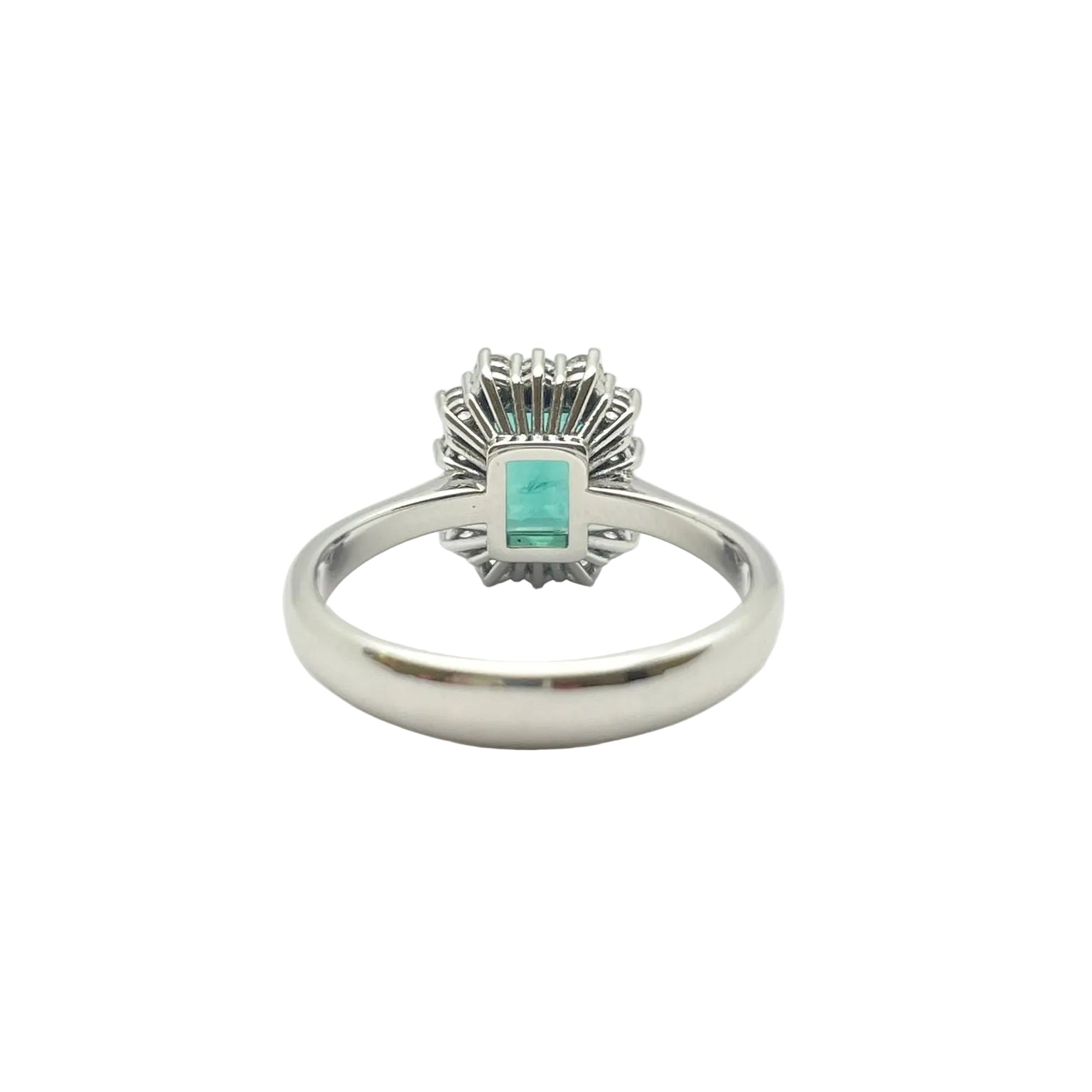 Ring in 18KT gold with emerald ct 1.02 and diamonds ct 0.56 VVS G