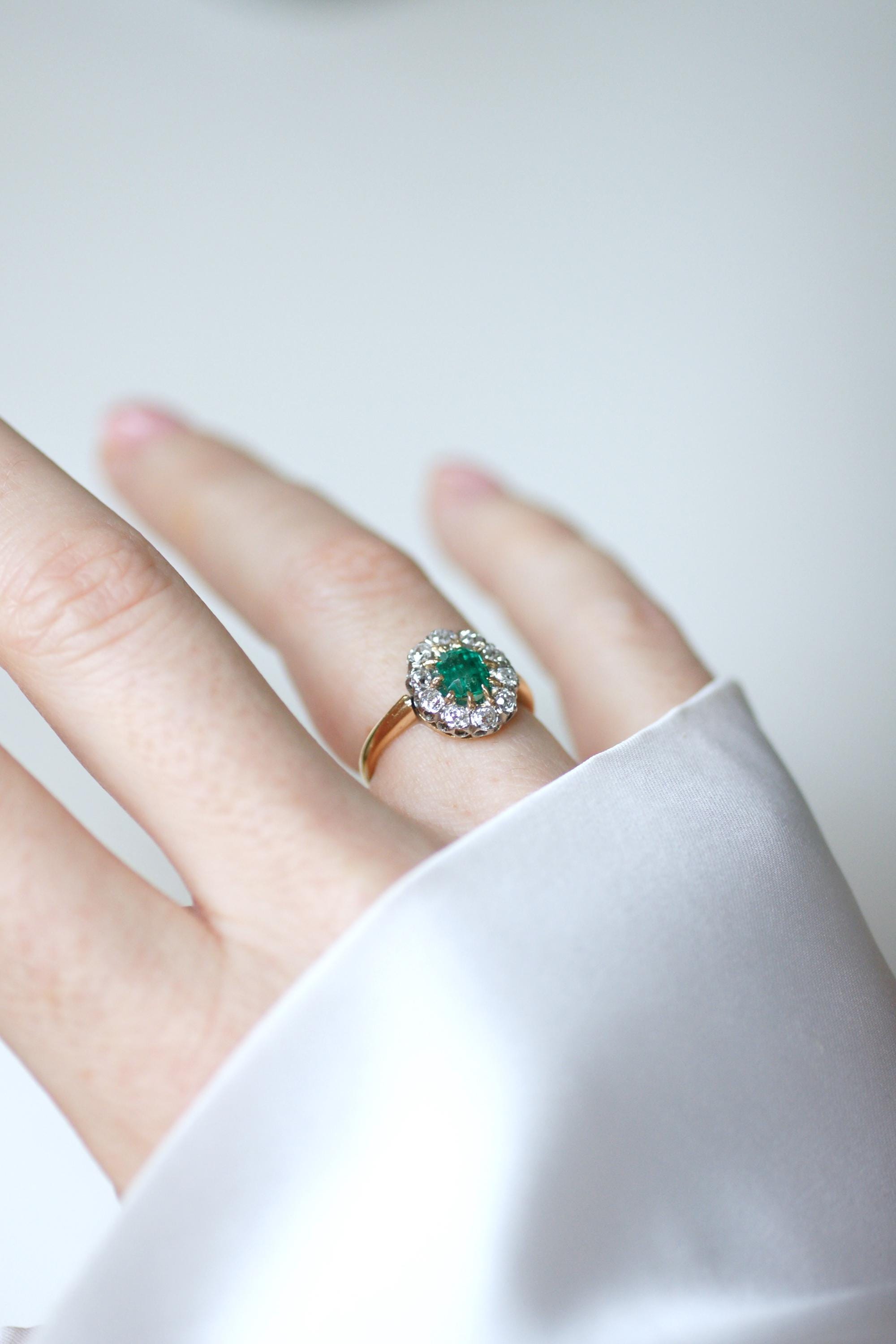 Ring Marguerite Old Colombian Emerald and diamonds