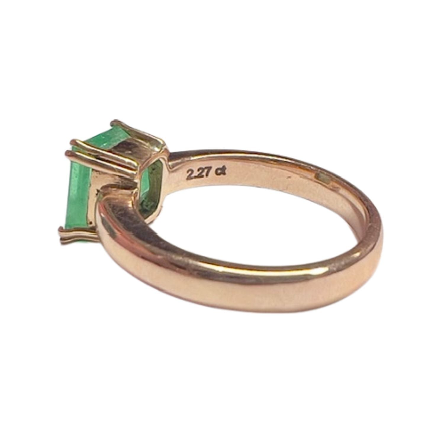 SORTIJA DISEÑO CLÁSICO SIGLO XX de ORO 18 kts con ESMERALDA