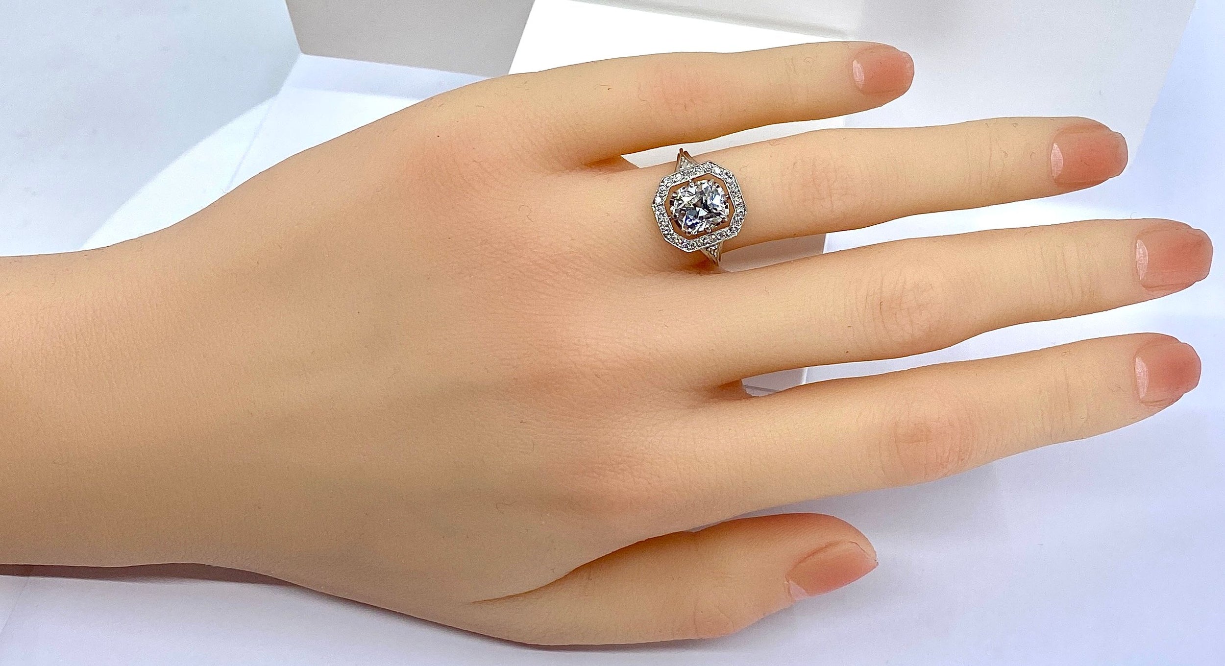 Ring Art Deco in paltinium and diamond