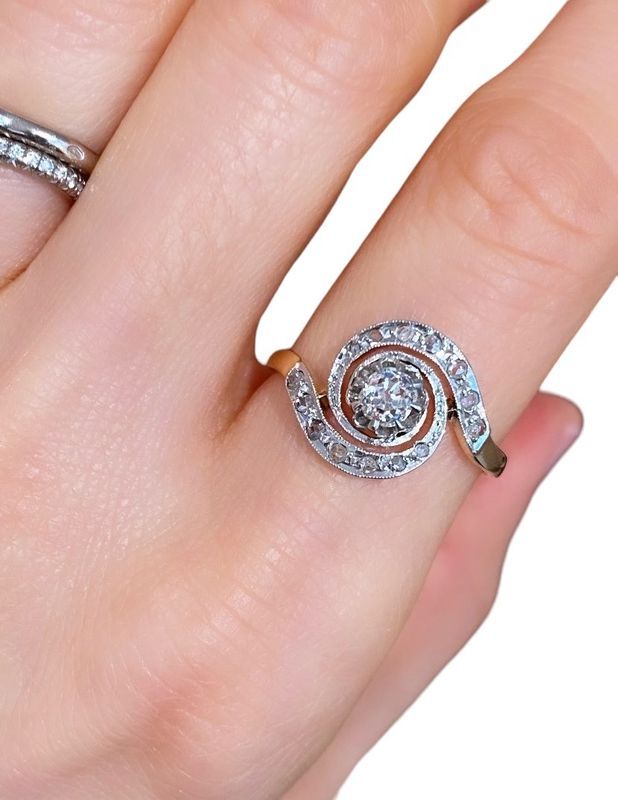 Old tourbillon ring, in 18k yellow gold, platinum and diamonds