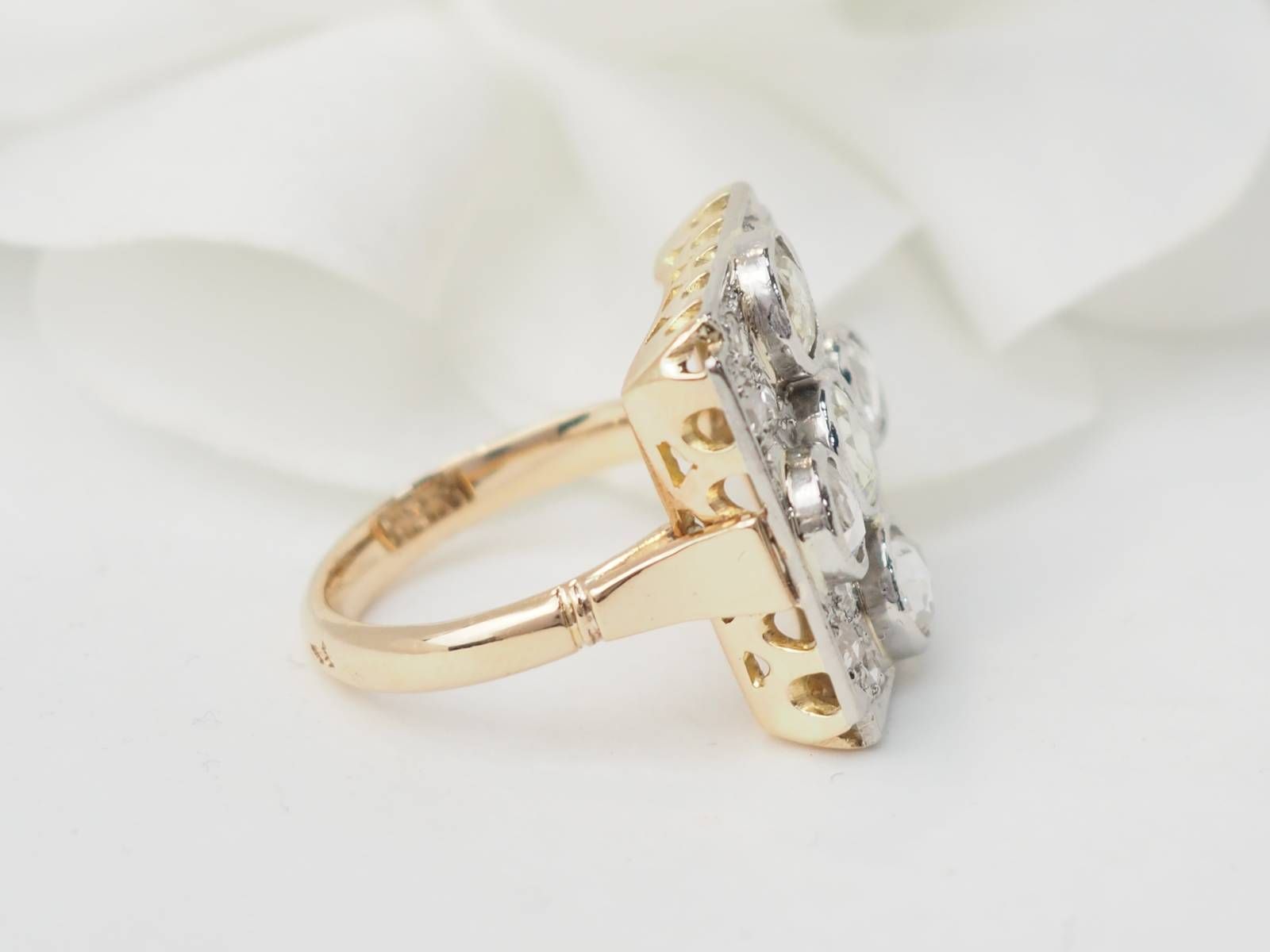 Ring former in yellow gold and paltinium with diamonds