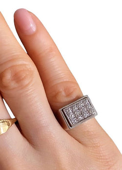 Signet ring in 18k white gold and diamonds