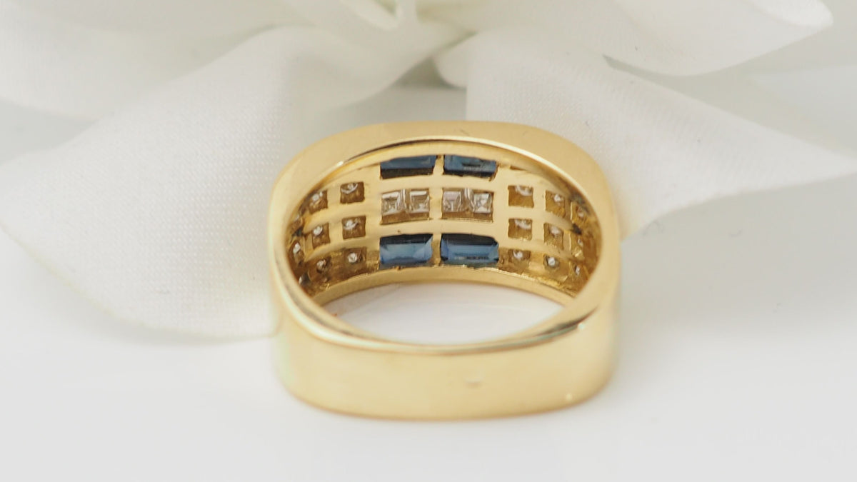 Ring in yellow gold, diamonds and sapphires