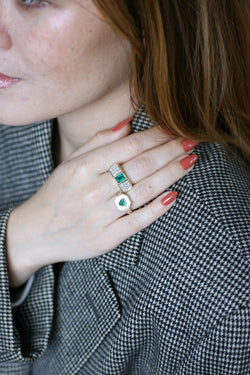 Bague vintage en or jaune et émeraude