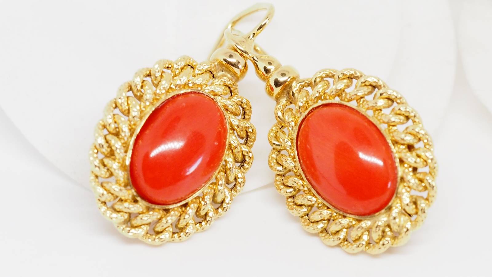 Boucles d'oreilles d'occasion en or jaune et corail