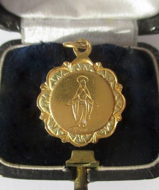 Miraculous Virgin pendant in yellow gold and green gold