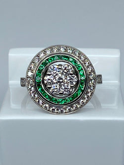 Bague ronde en or 18 carats en émeraudes et diamants de style ART DECO