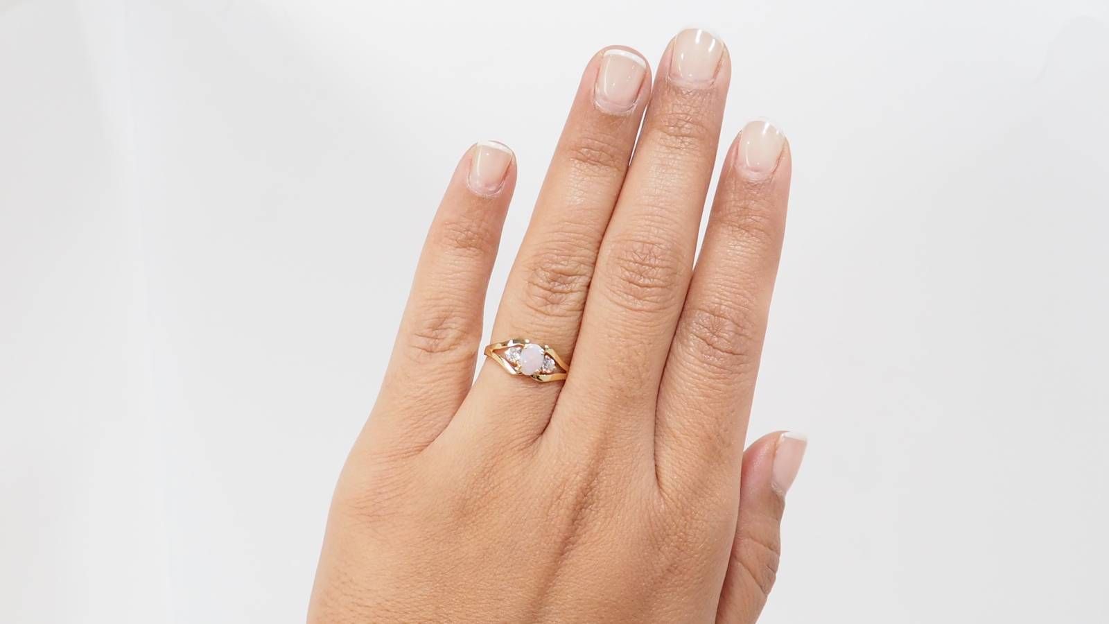 Bague vintage en or jaune et Opale