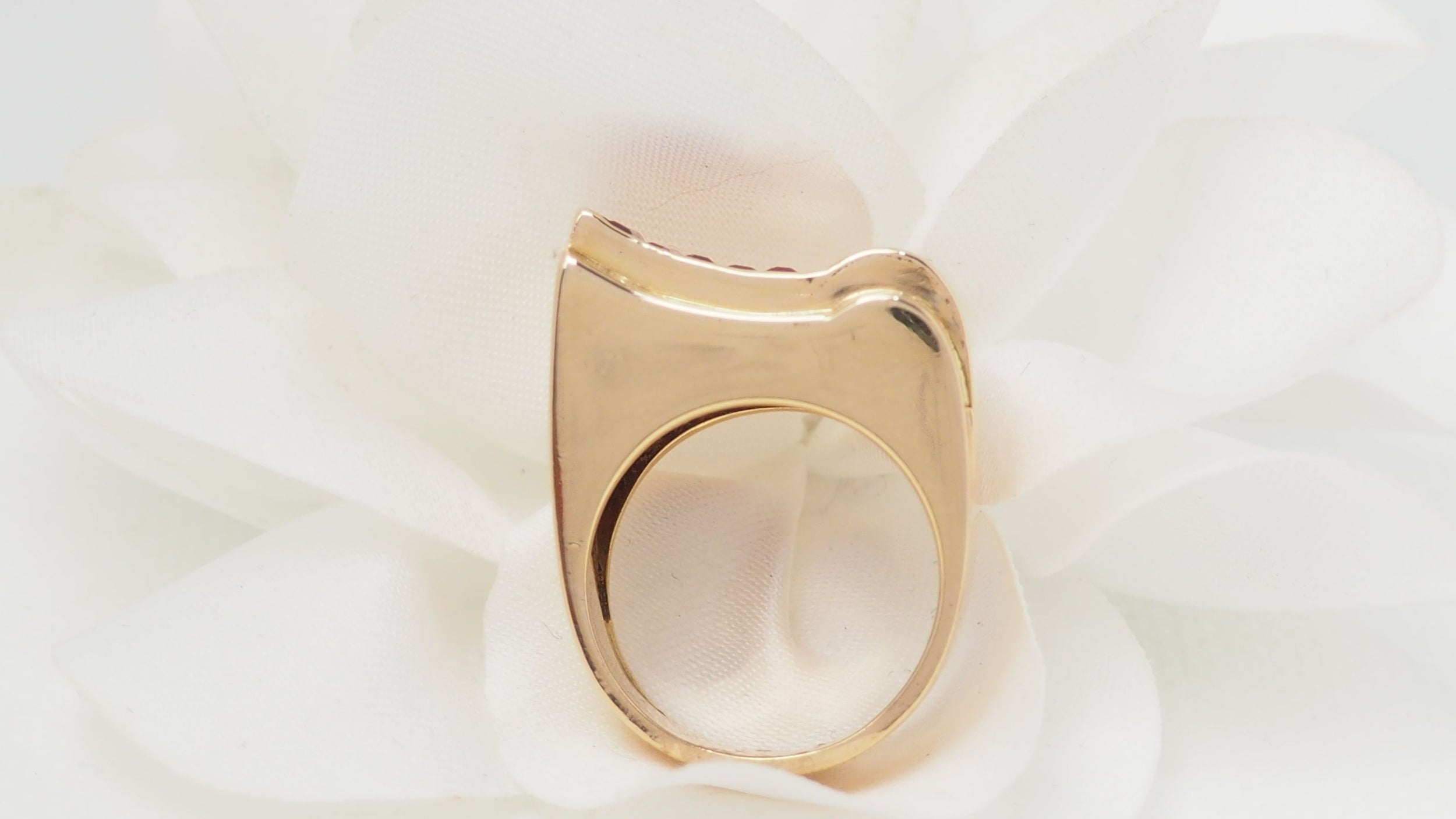 Tank ring in yellow and ruby