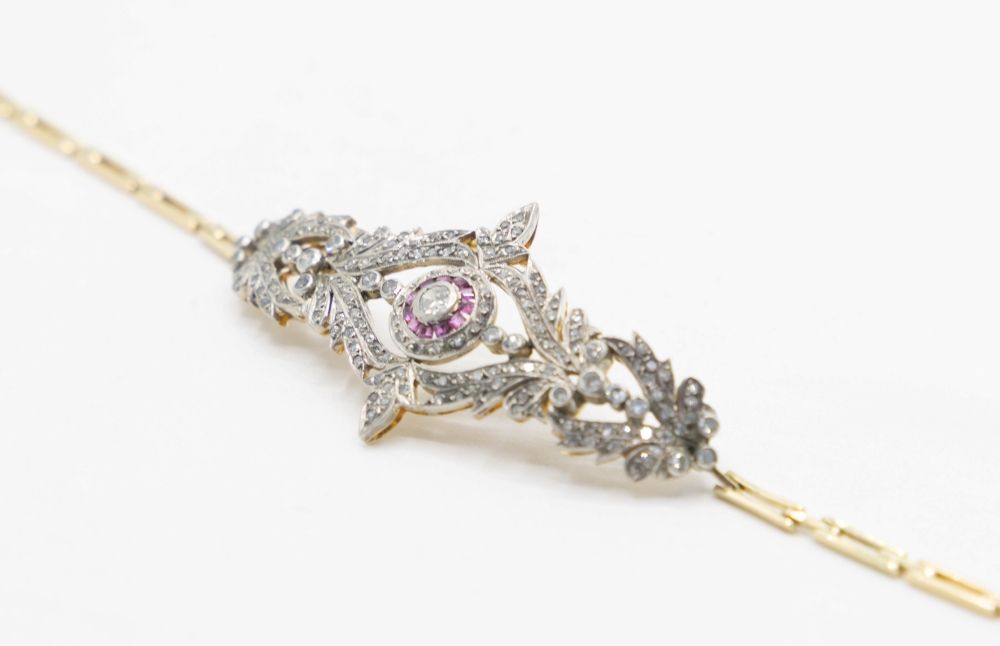 Neoclassical and Romantic Style Bracelet 