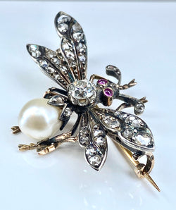Broche mouche en or 18 carats et argent en diamants et perles fines vers 1850