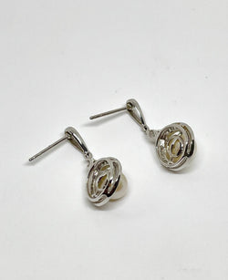 Boucles d’oreilles or blanc perles et diamants