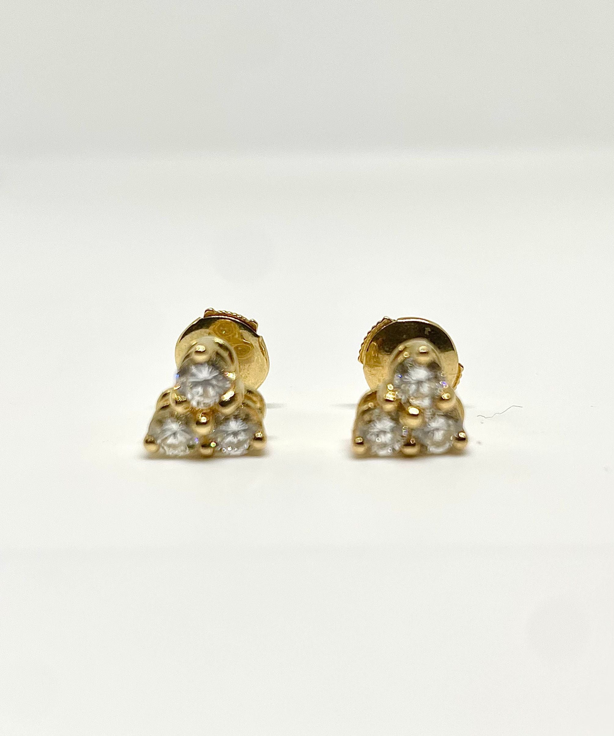 Boucles d’oreilles or jaune et diamants