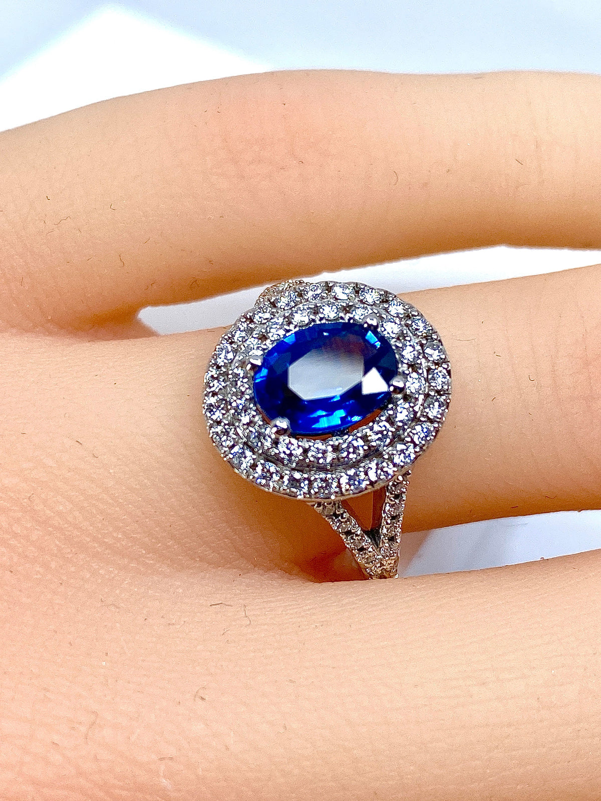 18k white gold sapphire and diamond ring