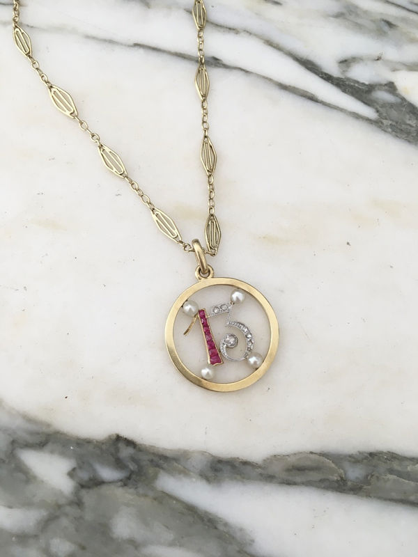 Pendant in yellow gold, paltinium, rubies, pearls and diamonds