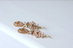 Boucles d'oreilles gouttes, perles et rubis sur or rose