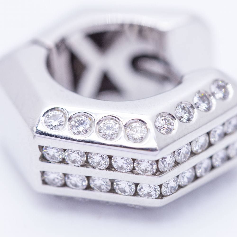 Used HEXAGON gold pendant with diamonds