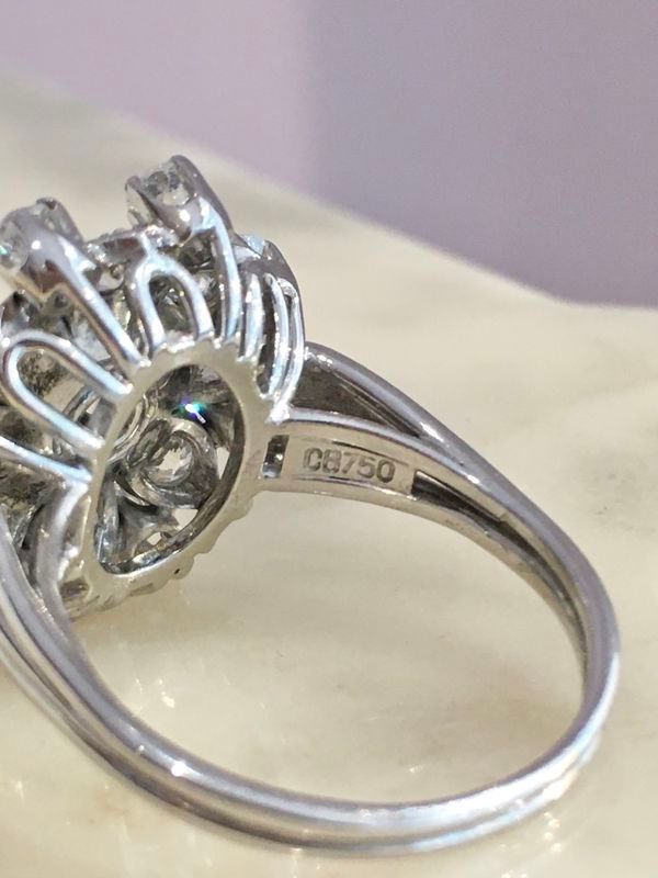 BUCHERER Floral ring in white gold and diamonds 