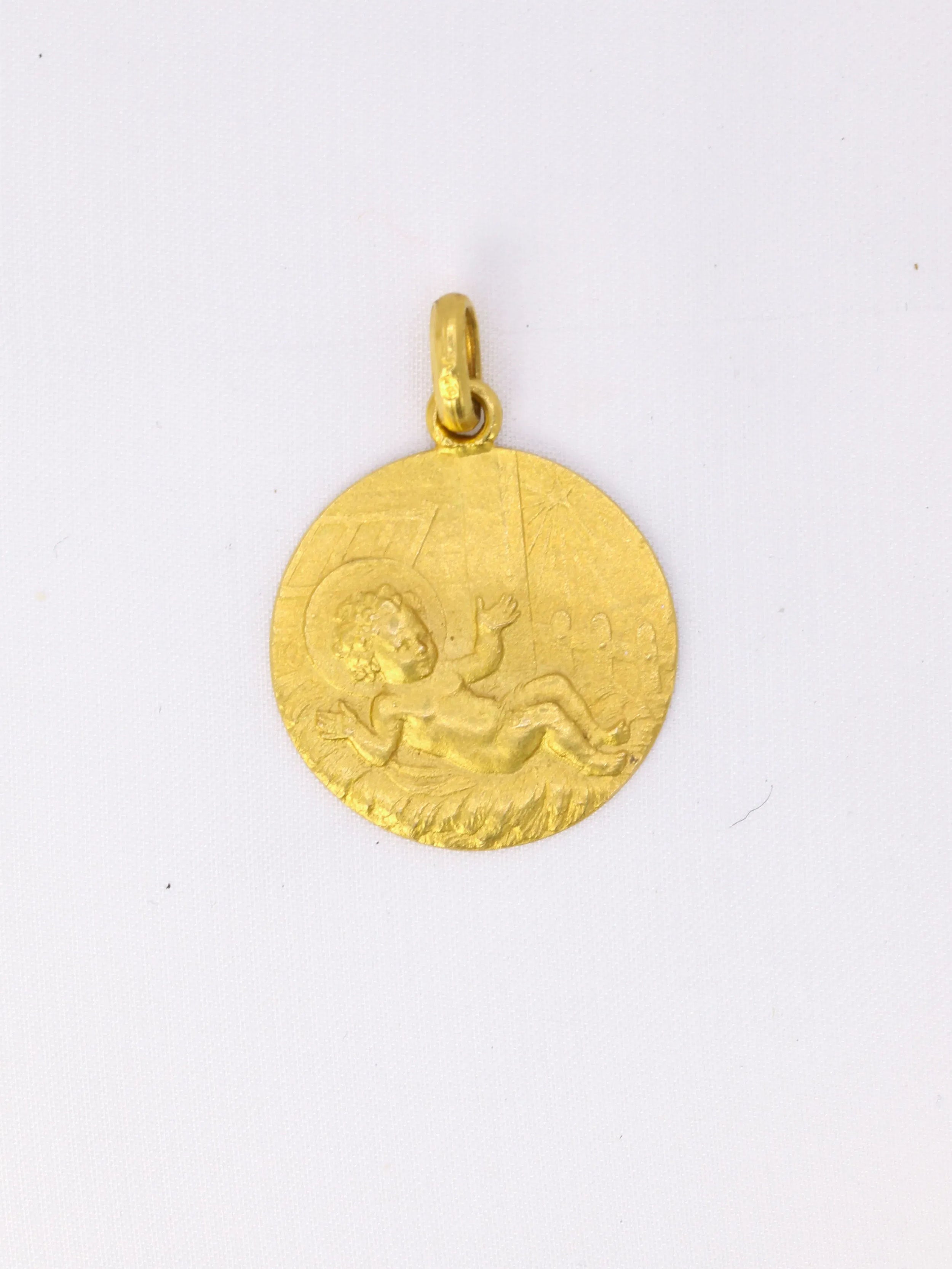 Pendentif religieux vintage Jésus nouveau né or jaune