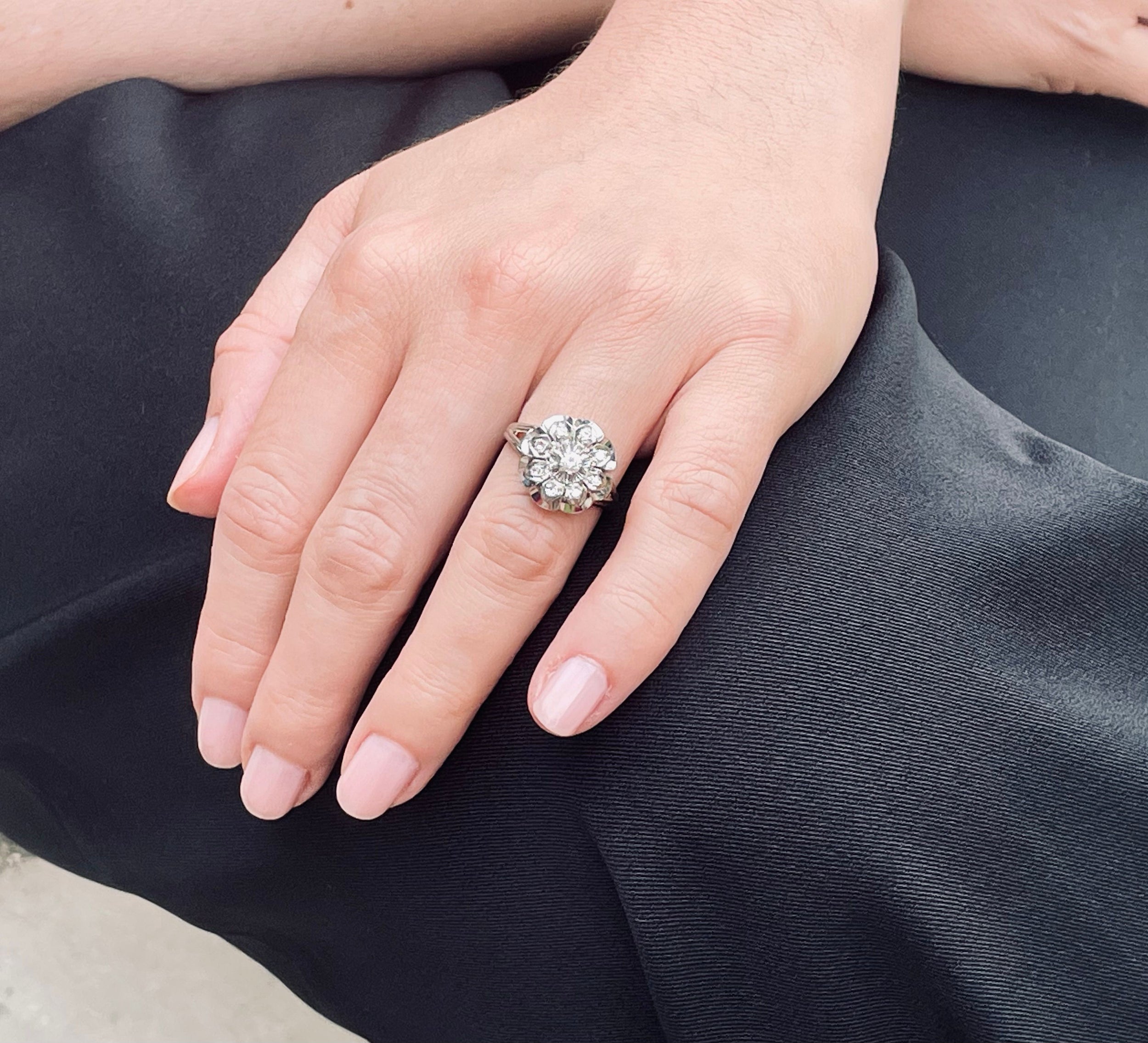 Bague Marguerite en or blanc et diamants