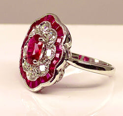 Bague marguerite en or blanc en rubis et diamants