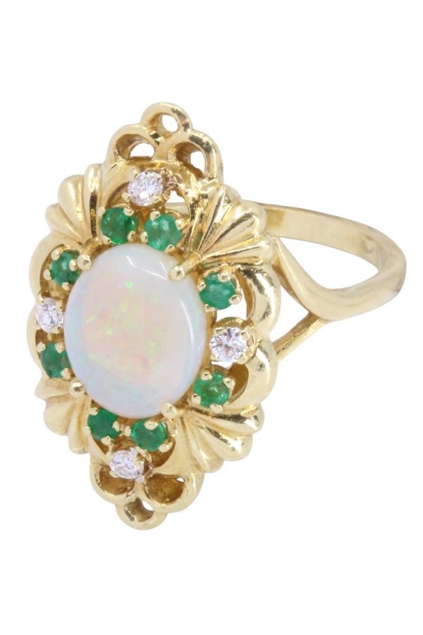 Bague ancienne opale, émeraudes et diamants en or jaune