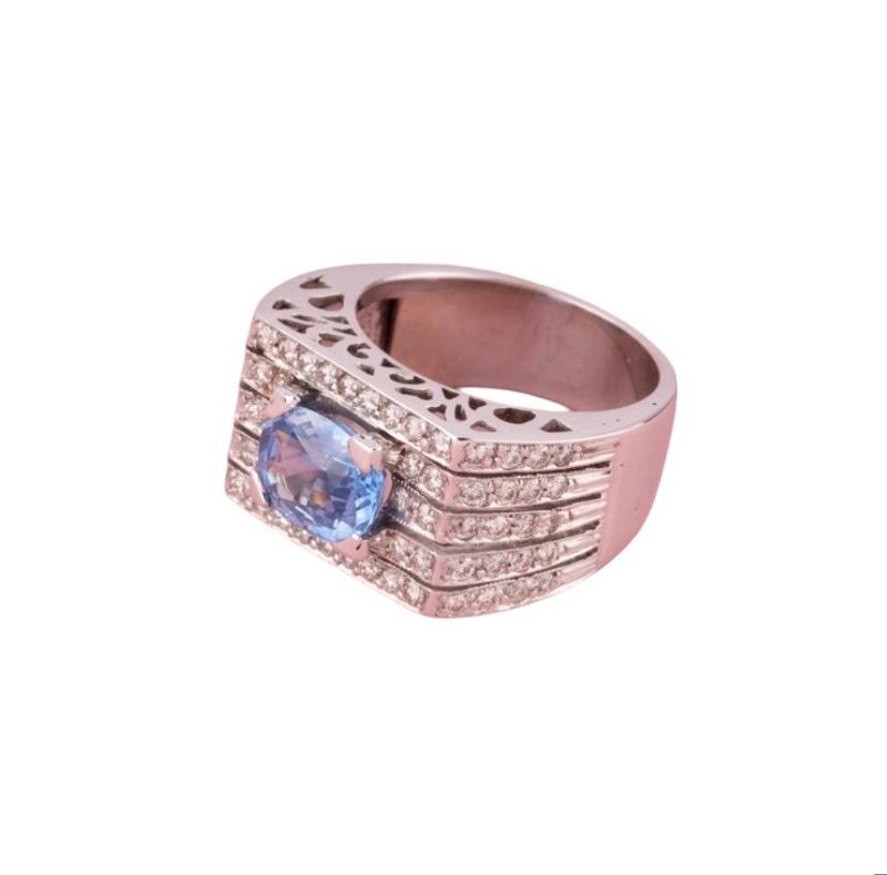 Tank ring in 18k white gold with sapphire and diamonds 