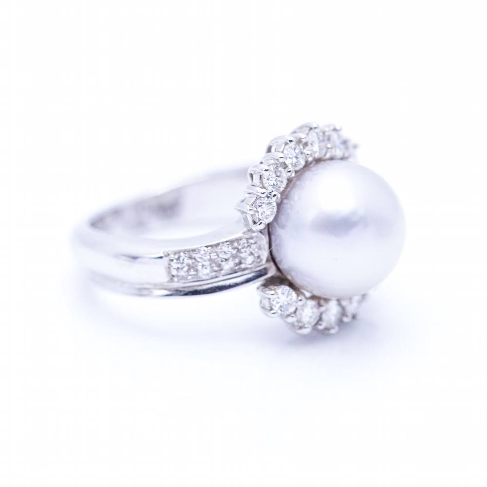 Bague en or avec perle naturelle et diamants d'occasion