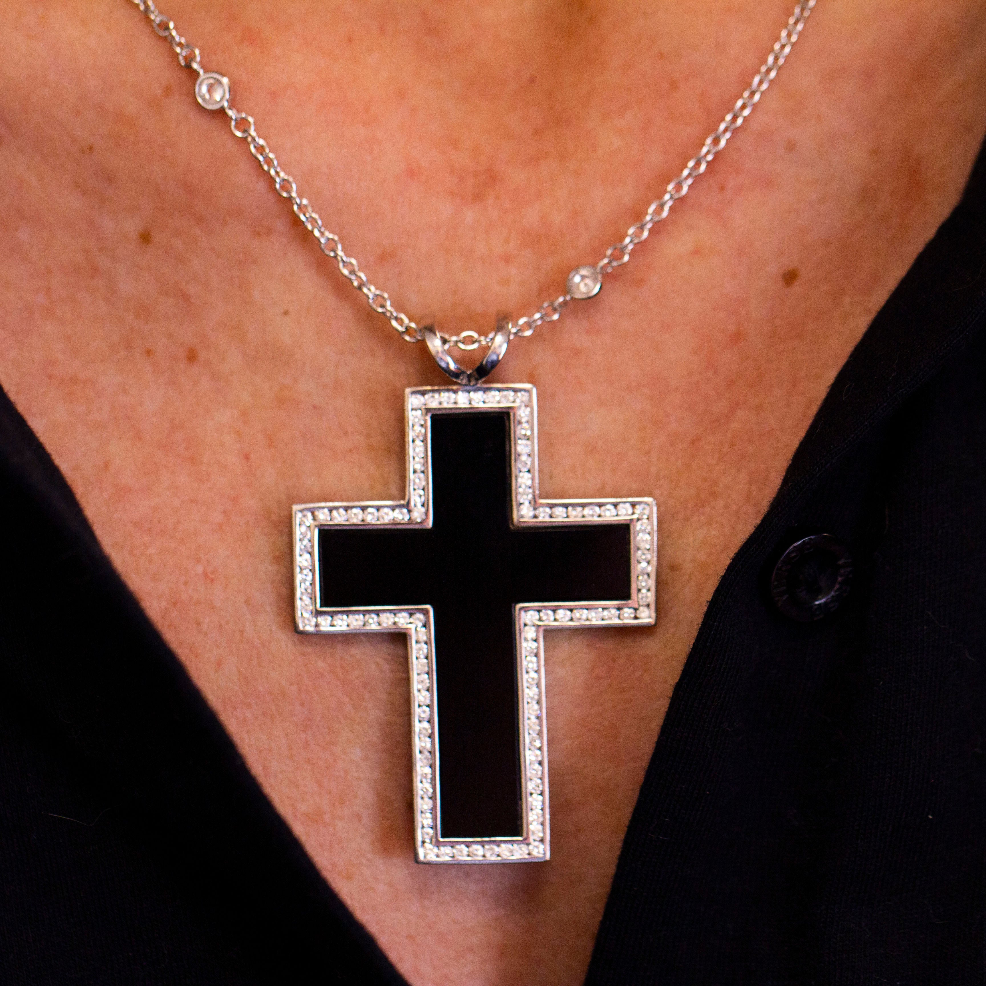 Pendentif CREU de DIAMANTS en or blanc