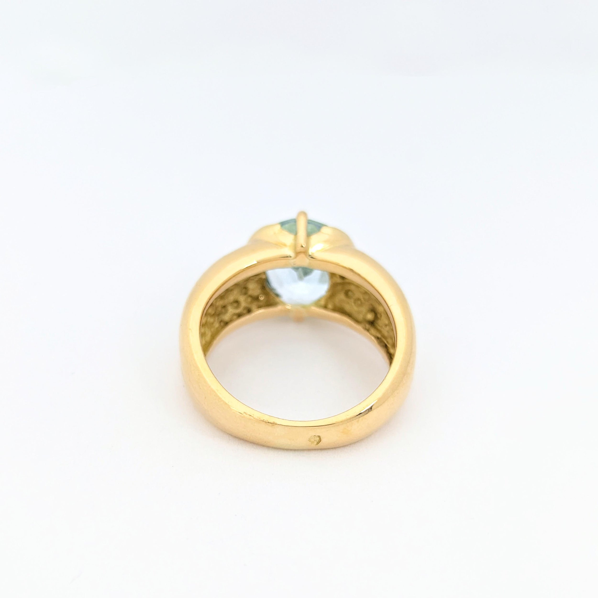 Bague en or jaune et topaze