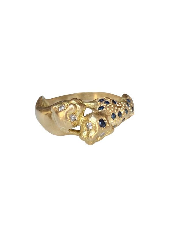 18k yellow gold ring representing the union of two panthers