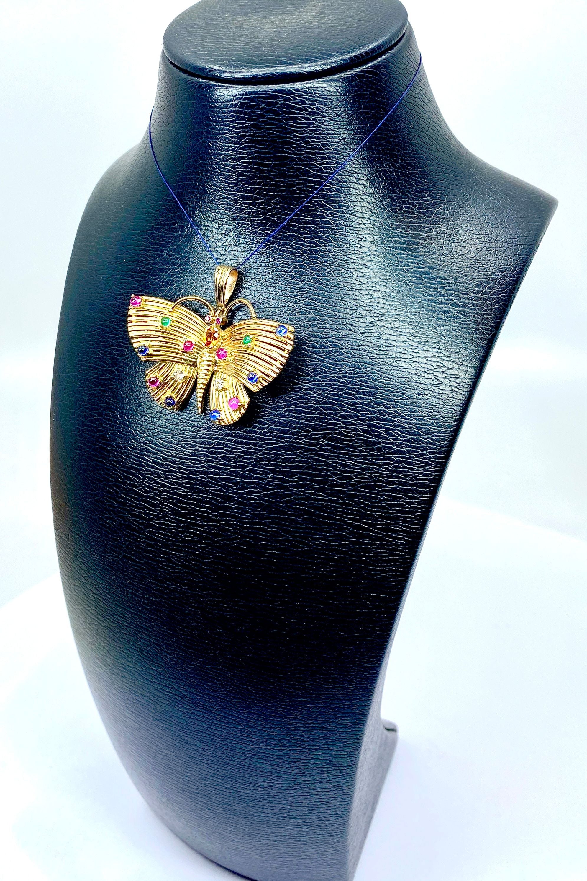 Pendentif papillon en or jaune 18 carats et pierres précieuses