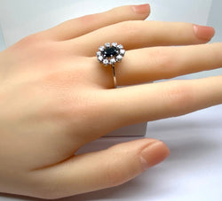 Bague marguerite en or blanc 18 carats en saphir et diamants