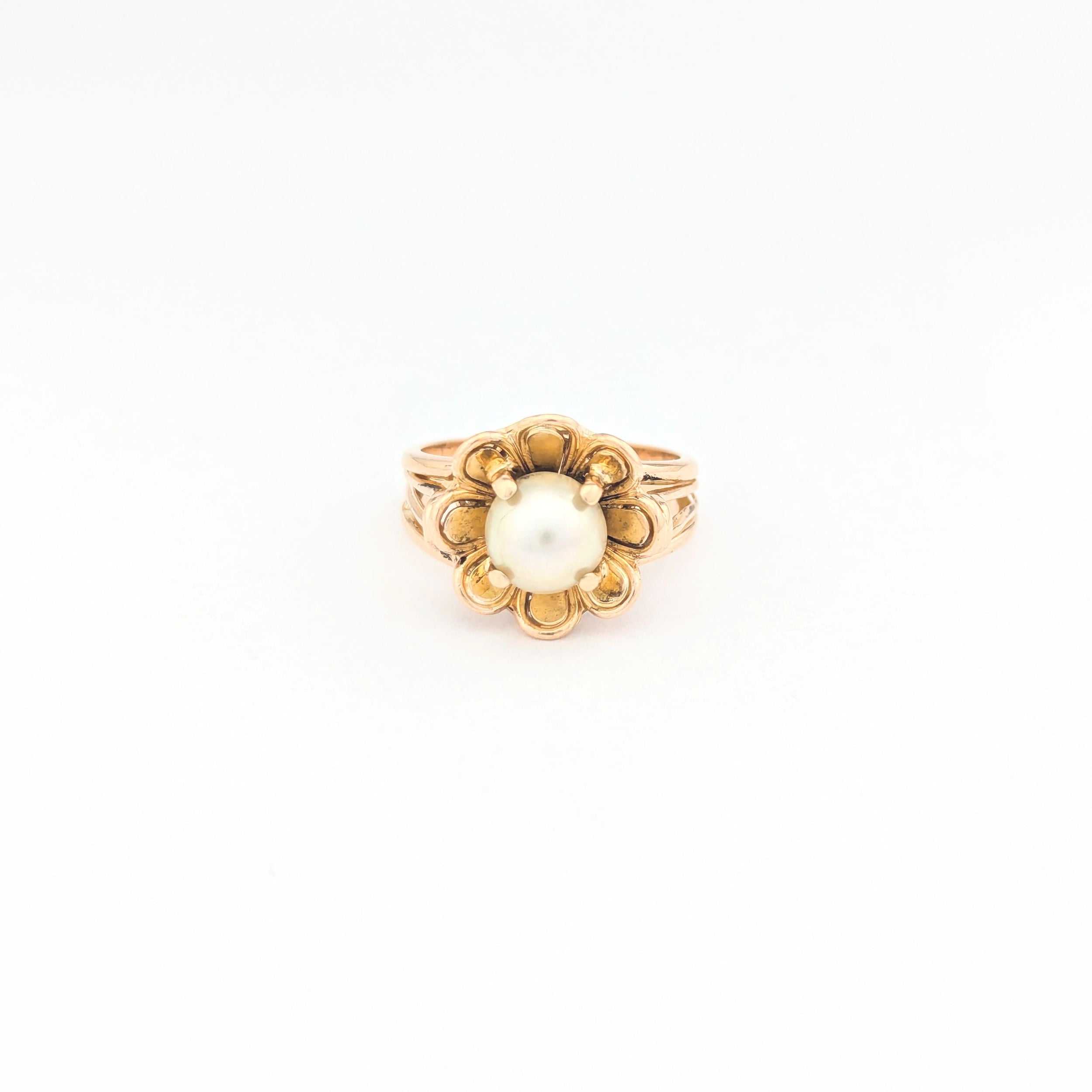 Bague florale en or jaune et perle