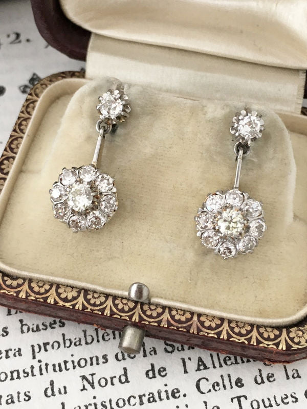 Pendant earrings in yellow gold, paltinium and diamonds