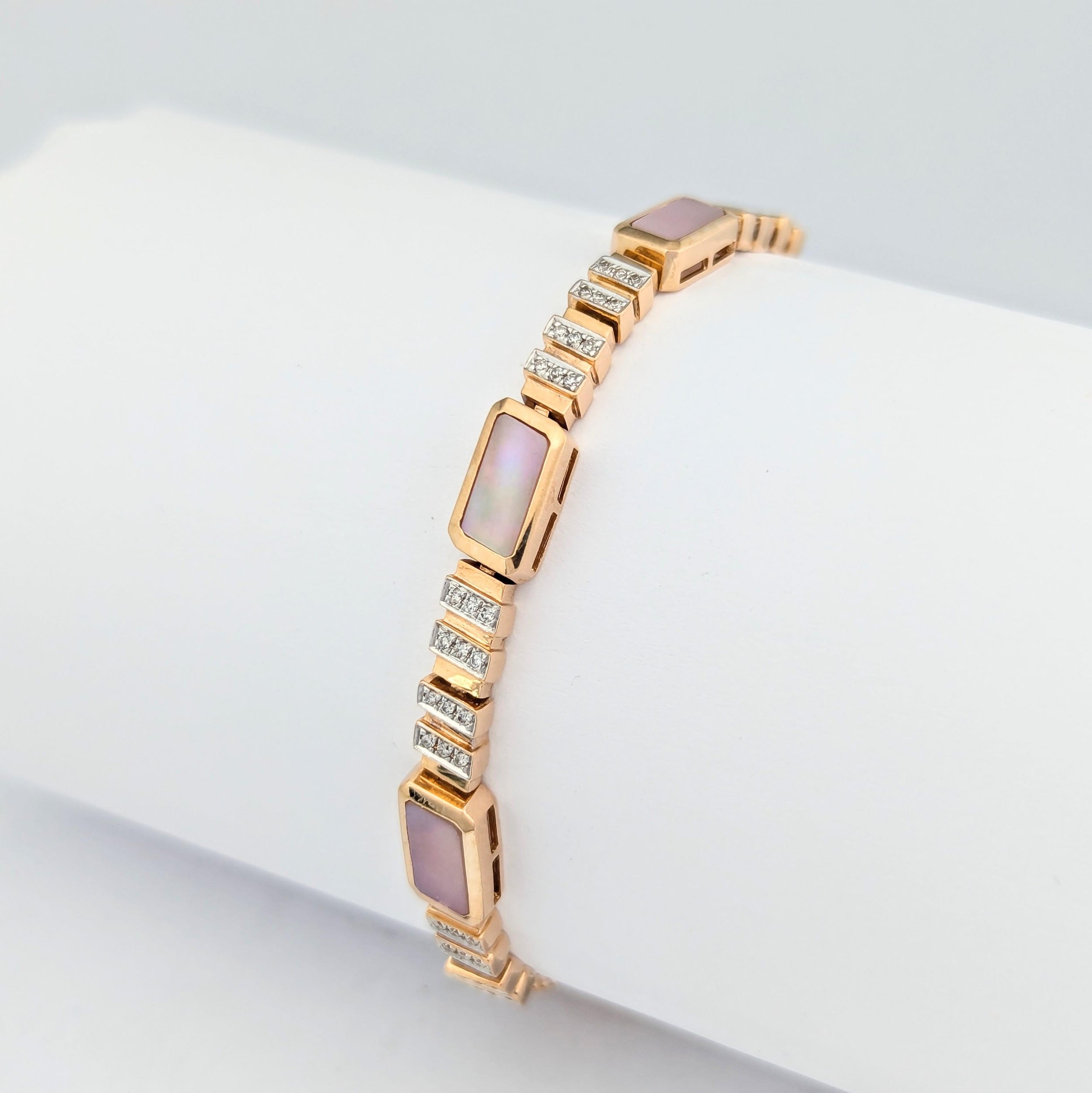 Bracelet en or rose diamants et nacre