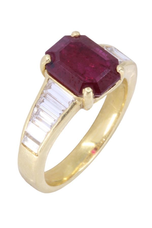 Bague rubis et diamants en or jaune