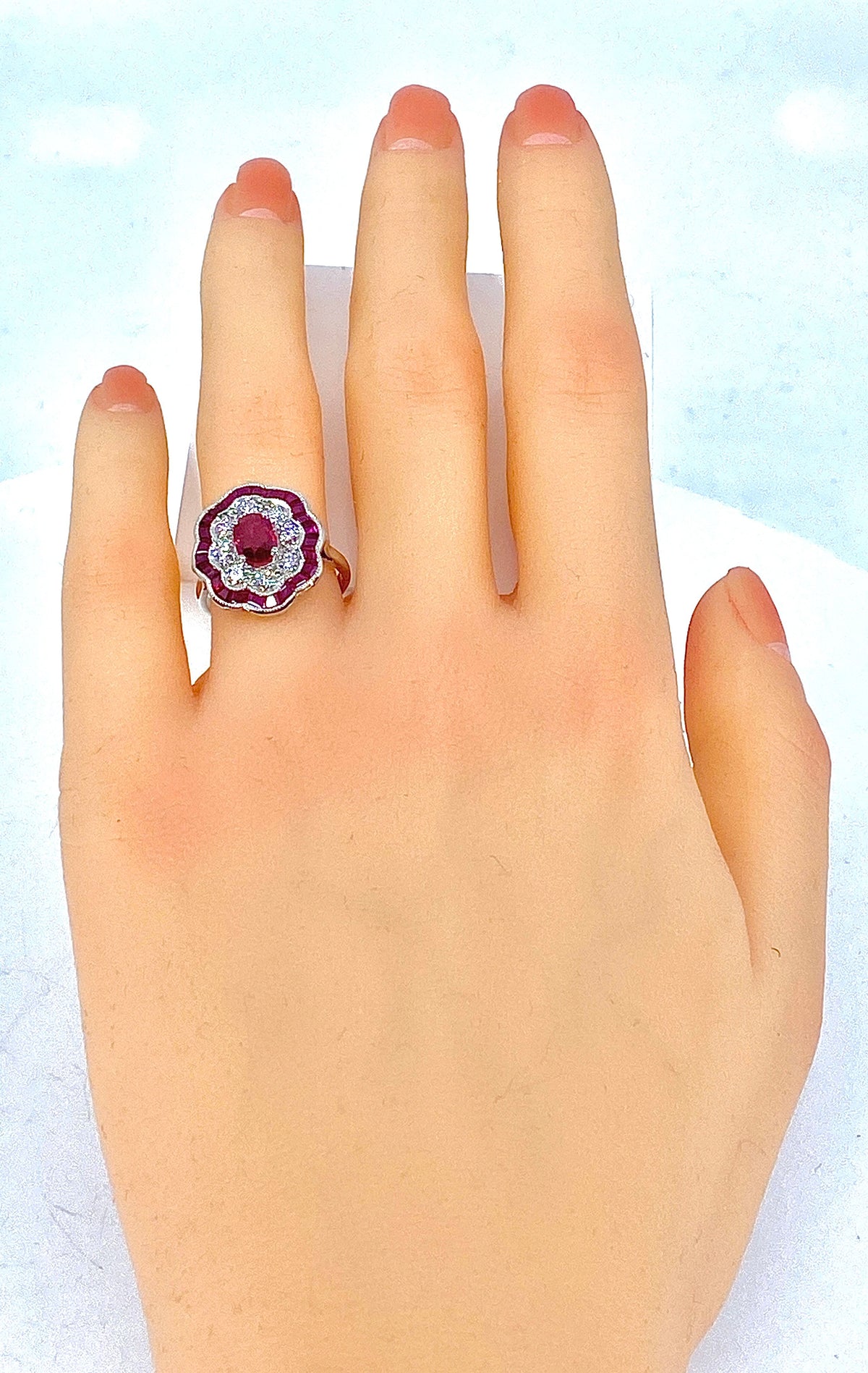 White gold ruby ​​and diamond daisy ring