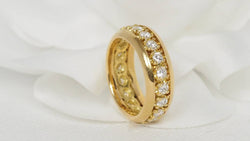 American wedding ring in yellow gold and diamonds
